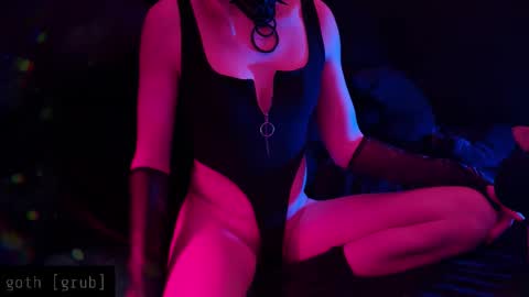 Snapshot of goth_grub chatting on 01/18/26, 08:40 grub online show from 01/18/26, 08:40