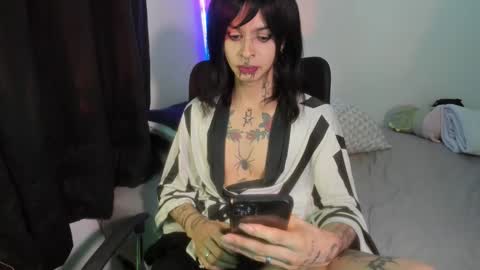 Snapshot of goth_ru chatting on 01/26/25, 09:18 Russ online show from 01/26/25, 09:18