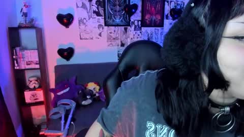 Engel   Please help me to reach 50 thumbs up online show from 02/11/25, 04:33