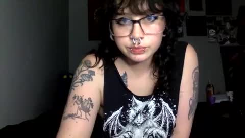 Snapshot of gothgoddessrose666 chatting on 05/26/26, 03:35 Goddessr0se online show from 05/26/26, 03:35