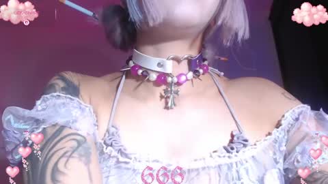 Snapshot of gothicute chatting on 04/07/26, 05:19 online show from 04/07/26, 05:19