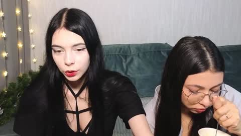 Snapshot of gothicxz chatting on 01/04/25, 01:10 HIMORI AND LISAPVT NAKED online show from 01/04/25, 01:10