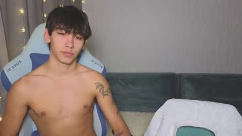 Snapshot of gothicxz chatting on 10/25/25, 06:10 HIMORI AND LISAPVT NAKED online show from 10/25/25, 06:10