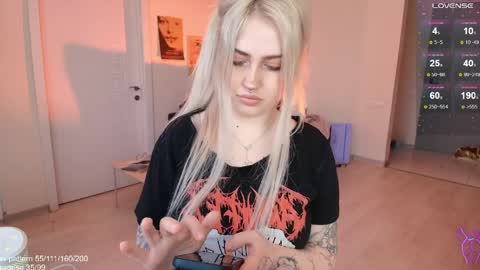 traumfrau Kira angel face devil eyes I SELL A LOT VIDEO IN GALLERY online show from 04/07/26, 12:16