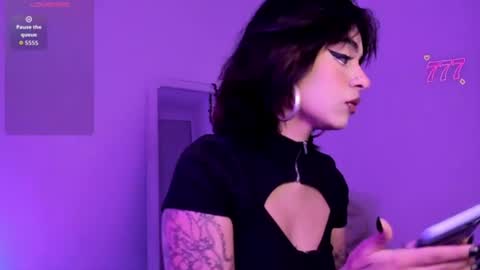 Snapshot of gothv chatting on 06/18/26, 01:39 Violet online show from 06/18/26, 01:39