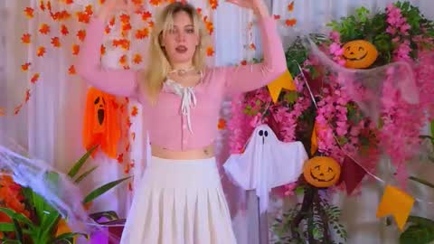 Snapshot of gracecaldwell chatting on 10/28/25, 04:53 Grace online show from 10/28/25, 04:53