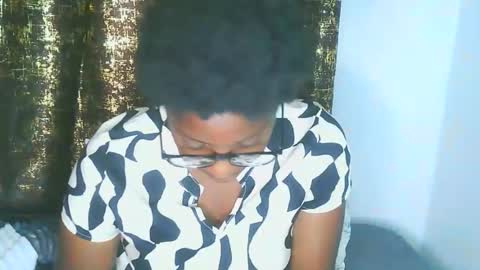 Snapshot of graceessy chatting on 10/21/25, 11:44 graceessy online show from 10/21/25, 11:44