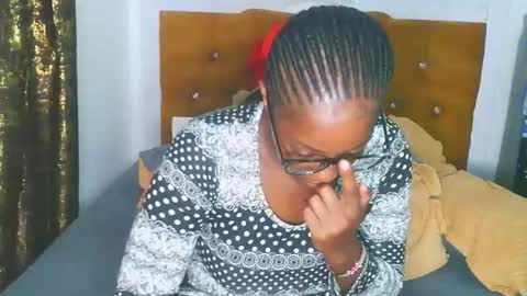 Snapshot of graceessy chatting on 11/13/25, 08:13 graceessy online show from 11/13/25, 08:13