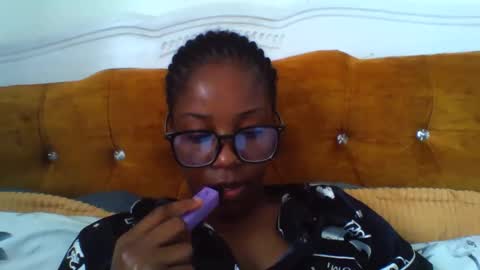 Snapshot of graceessy chatting on 11/28/25, 11:02 graceessy online show from 11/28/25, 11:02