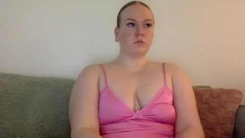 Snapshot of graceloves69 chatting on 04/17/26, 08:17 Grace Loves online show from 04/17/26, 08:17