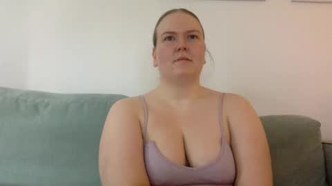 Snapshot of graceloves69 chatting on 05/17/26, 10:22 Grace Loves online show from 05/17/26, 10:22