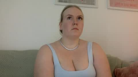 Snapshot of graceloves69 chatting on 06/17/26, 01:45 Grace Loves online show from 06/17/26, 01:45