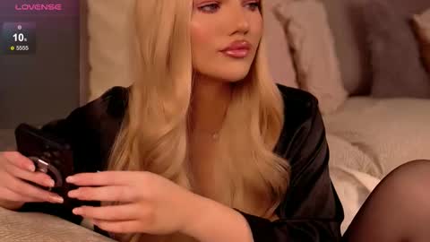 Snapshot of gracianelee chatting on 01/15/26, 12:32 Grace online show from 01/15/26, 12:32