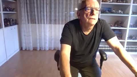 Snapshot of grandpach chatting on 10/25/25, 12:02 grandpach online show from 10/25/25, 12:02