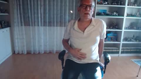 Snapshot of grandpach chatting on 11/29/25, 12:52 grandpach online show from 11/29/25, 12:52