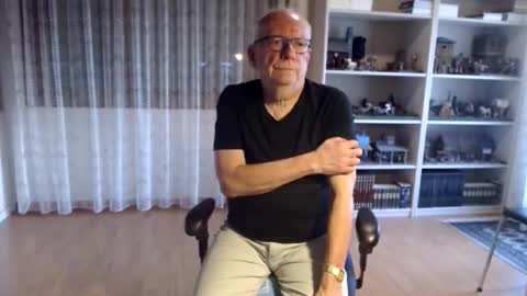 Snapshot of grandpach chatting on 01/15/26, 03:38 grandpach online show from 01/15/26, 03:38