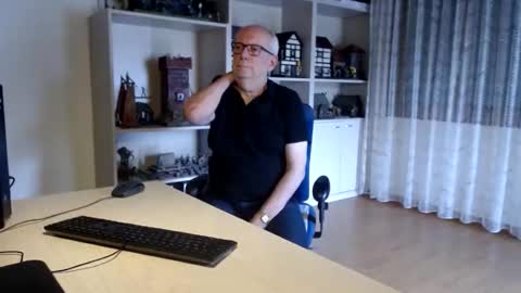 Snapshot of grandpach chatting on 02/16/26, 12:56 grandpach online show from 02/16/26, 12:56