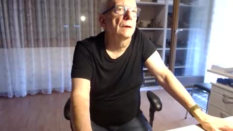 Snapshot of grandpach chatting on 05/27/26, 06:21 grandpach online show from 05/27/26, 06:21