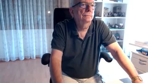 Snapshot of grandpach chatting on 06/04/26, 11:05 grandpach online show from 06/04/26, 11:05