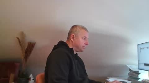 grau197077 online show from 03/12/26, 10:43