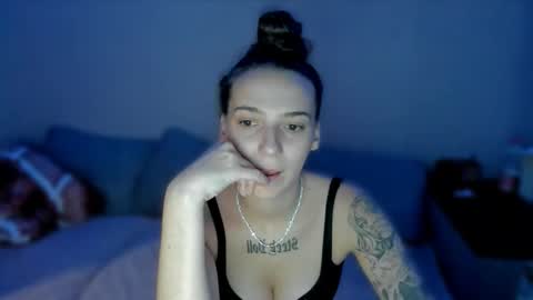 Snapshot of gravitation777 chatting on 01/09/26, 09:01 Anna online show from 01/09/26, 09:01