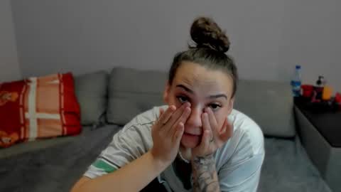 Snapshot of gravitation777 chatting on 02/02/26, 04:11 Anna online show from 02/02/26, 04:11