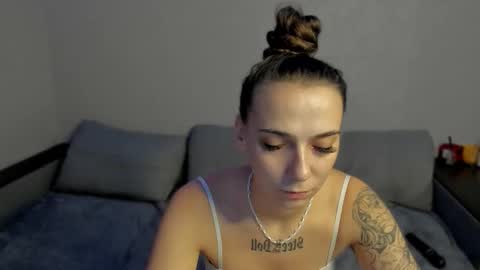 Snapshot of gravitation777 chatting on 02/22/26, 02:26 Anna online show from 02/22/26, 02:26