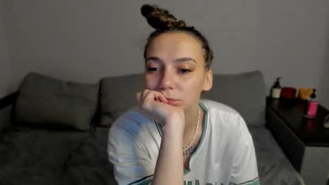 Snapshot of gravitation777 chatting on 02/26/26, 01:59 Anna online show from 02/26/26, 01:59