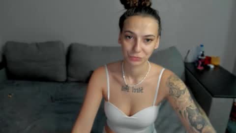 Snapshot of gravitation777 chatting on 03/02/26, 01:19 Anna online show from 03/02/26, 01:19