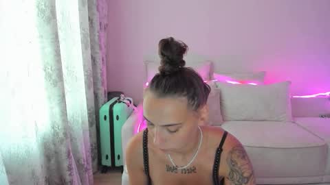 Snapshot of gravitation777 chatting on 03/29/26, 01:49 Anna online show from 03/29/26, 01:49