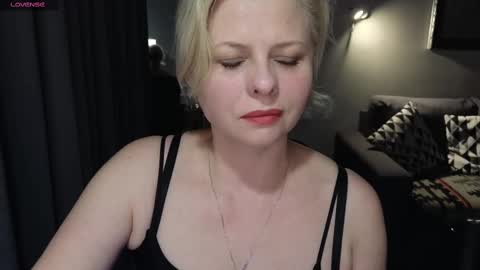 Snapshot of gray_swann chatting on 02/26/25, 08:11 Ray online show from 02/26/25, 08:11