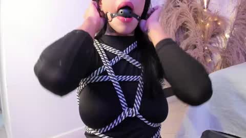 grayce blossoms24 online show from 12/27/24, 08:39