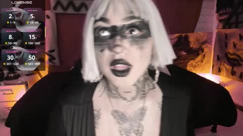   online show from 10/31/25, 06:20