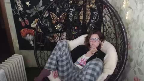 Lina online show from 11/12/25, 05:02