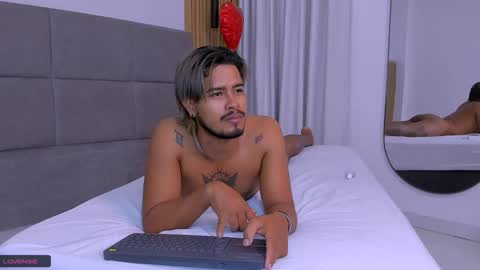 Snapshot of gregoriiandmax chatting on 02/13/25, 04:07 Gregori online show from 02/13/25, 04:07