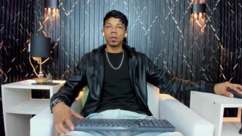 Snapshot of gregory_sforza chatting on 11/07/25, 12:05 GregorySforza online show from 11/07/25, 12:05