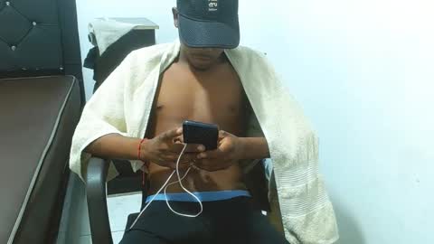 Snapshot of gregoryhoot chatting on 04/21/26, 03:35 gregoryhoot online show from 04/21/26, 03:35