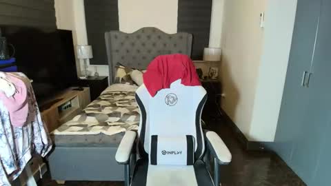 greta_v online show from 11/10/25, 09:08