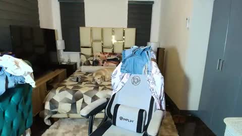 greta_v online show from 12/02/25, 10:20