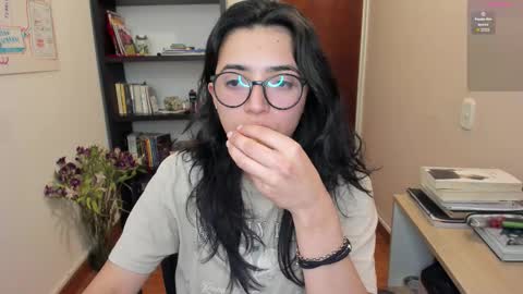 Snapshot of gretagat chatting on 01/08/26, 02:47 Greta online show from 01/08/26, 02:47