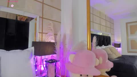 Greta Velvet  online show from 10/18/25, 07:58