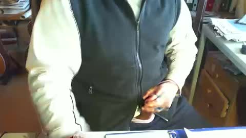 Snapshot of greyhounddog chatting on 01/12/25, 09:40 greyhounddog online show from 01/12/25, 09:40