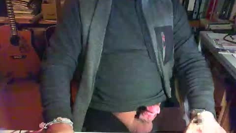 Snapshot of greyhounddog chatting on 11/29/25, 05:27 greyhounddog online show from 11/29/25, 05:27