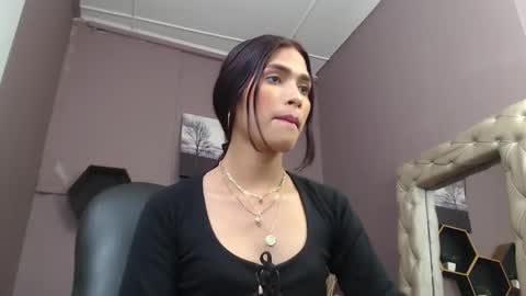 Snapshot of greys_ath chatting on 01/25/25, 04:02 greys online show from 01/25/25, 04:02