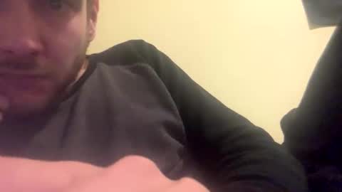 Snapshot of greyvan96 chatting on 11/22/25, 05:17 Perfectlyaveragesavage online show from 11/22/25, 05:17