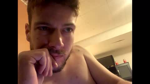 Snapshot of greyvan96 chatting on 12/17/25, 10:32 Perfectlyaveragesavage online show from 12/17/25, 10:32