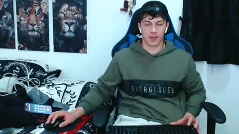 Snapshot of griego01 chatting on 03/06/25, 07:10 griego01 online show from 03/06/25, 07:10