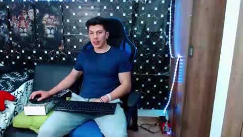 Snapshot of griego01 chatting on 10/09/25, 12:30 griego01 online show from 10/09/25, 12:30