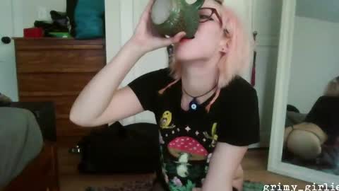 Snapshot of grimy_girlie chatting on 09/30/25, 12:48 grimygirlie online show from 09/30/25, 12:48