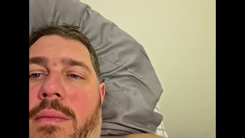 Snapshot of grizzly_uncut chatting on 11/26/25, 04:35 grizzly_uncut online show from 11/26/25, 04:35